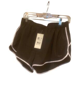 NWT Vuori Clementine Retro Short 2.5” BLACK Size Medium